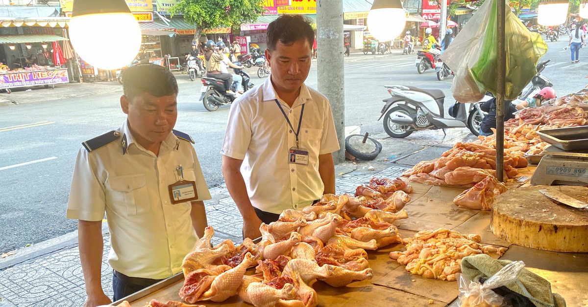 TP.HCM: Tăng kiểm tra tại các chợ, nhiều tiểu thương bị phạt vì địa điểm giết mổ gà, vịt