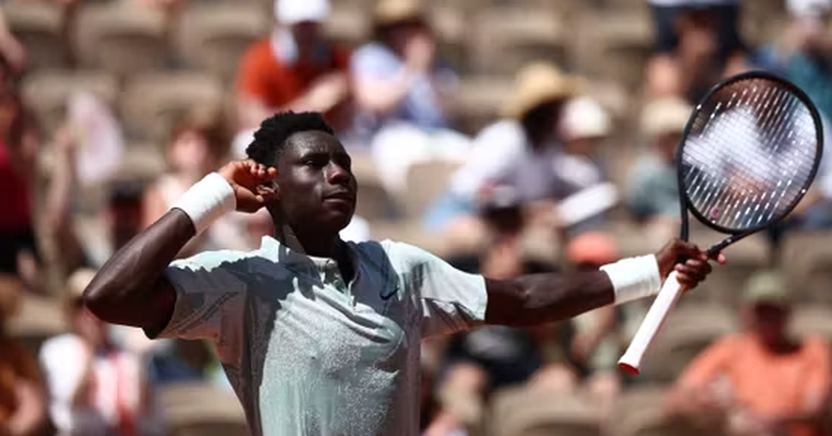 Tay vợt 17 tuổi đi vào lịch sử sau chiến thắng tại Roland Garros 2026