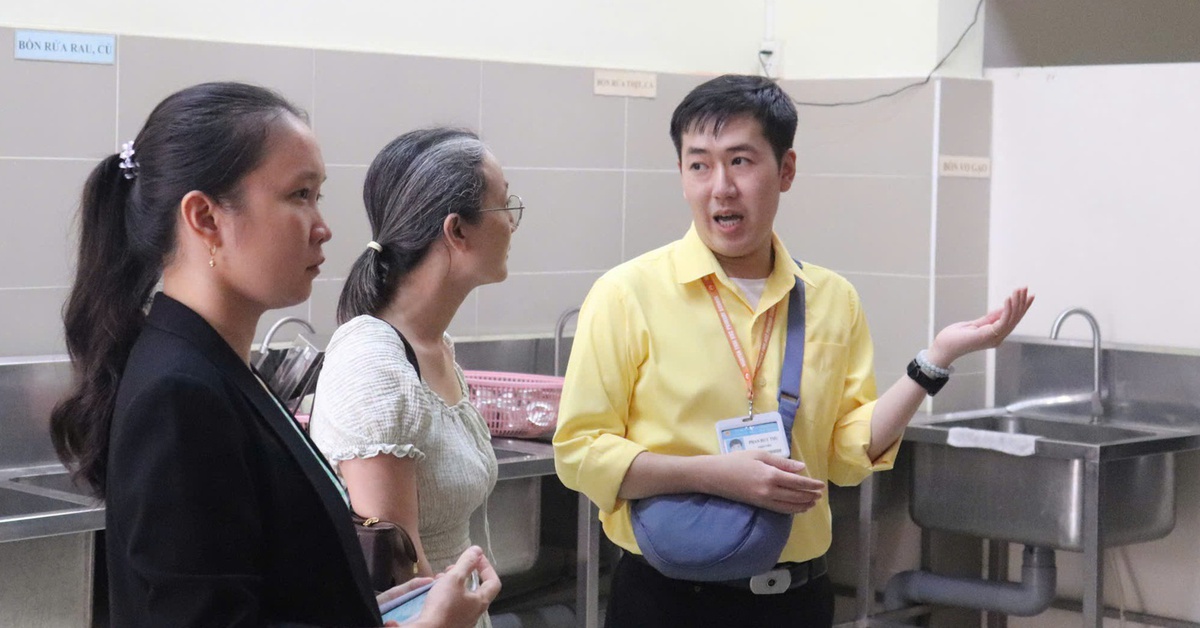 Phụ huynh xin xem bếp ăn bán trú khi chọn trường vào lớp 1 cho con