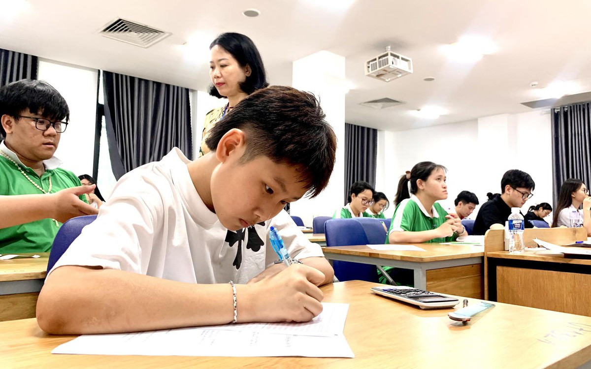 Thí sinh than đề thi đánh giá năng lực khó, ĐH Quốc gia TP.HCM nói gì?