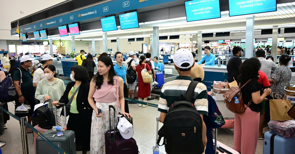Cục Hàng không siết khiếu nại; ACV cảnh báo thất lạc, cầm nhầm vali mùa du lịch hè