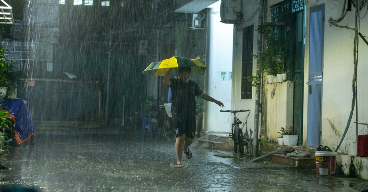 Hà Nội đã có mưa rào sau chuỗi ngày nắng nóng 40 độ C