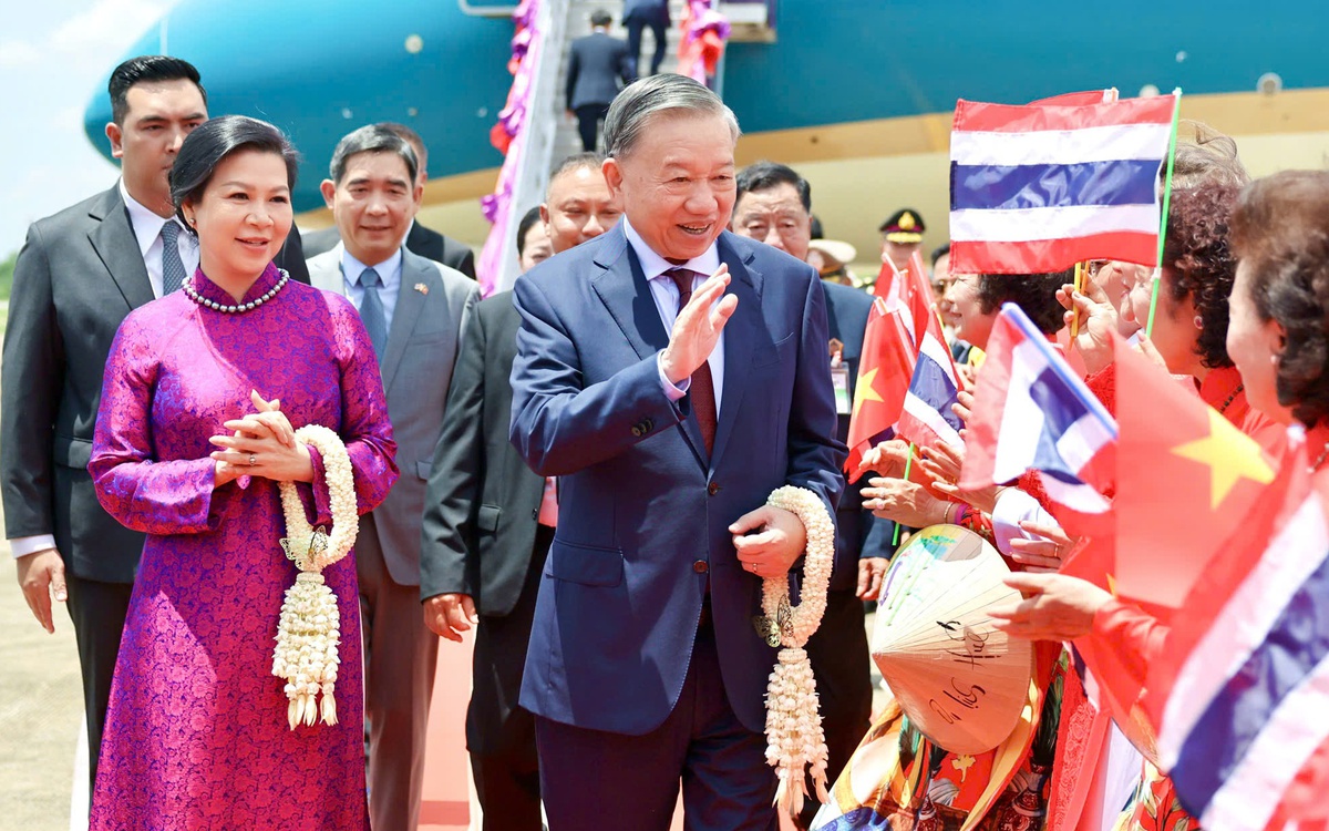 Tổng Bí thư, Chủ tịch nước Tô Lâm thăm khu di tích Bác Hồ ngay khi đến Thái Lan