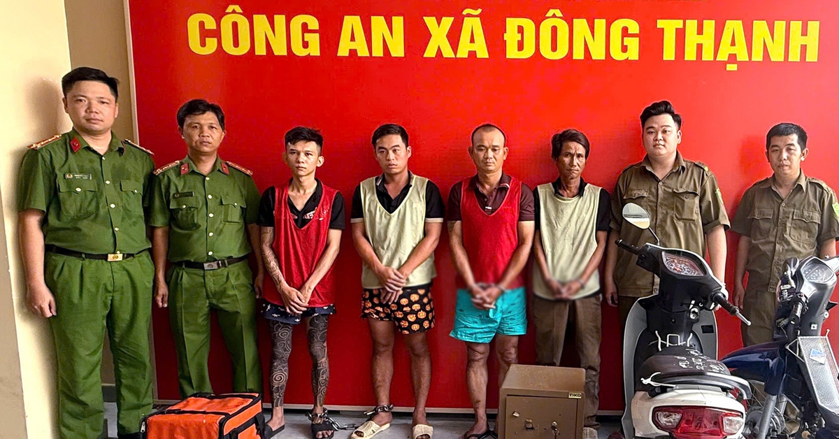 Công an xã Đông Thạnh bắt khẩn cấp 4 người liên quan vụ trộm xe máy, két sắt