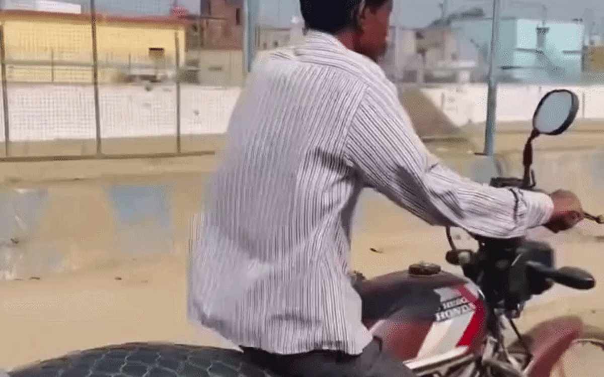 'Xe máy không cần xăng' gây sốt dân mạng: 'Quá hợp lý, không cần đổ gì vẫn chạy được'