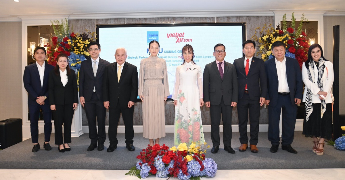 Madam Pang và Tiến sĩ Nguyễn Thị Phương Thảo đồng hành vì bóng đá