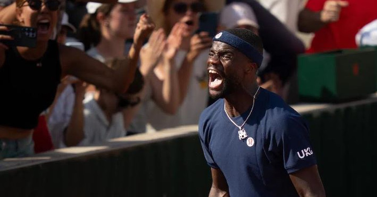 Bị 'trộm vợt' lúc ăn mừng chiến thắng ở Roland Garros, tay vợt Mỹ lên mạng kêu cứu