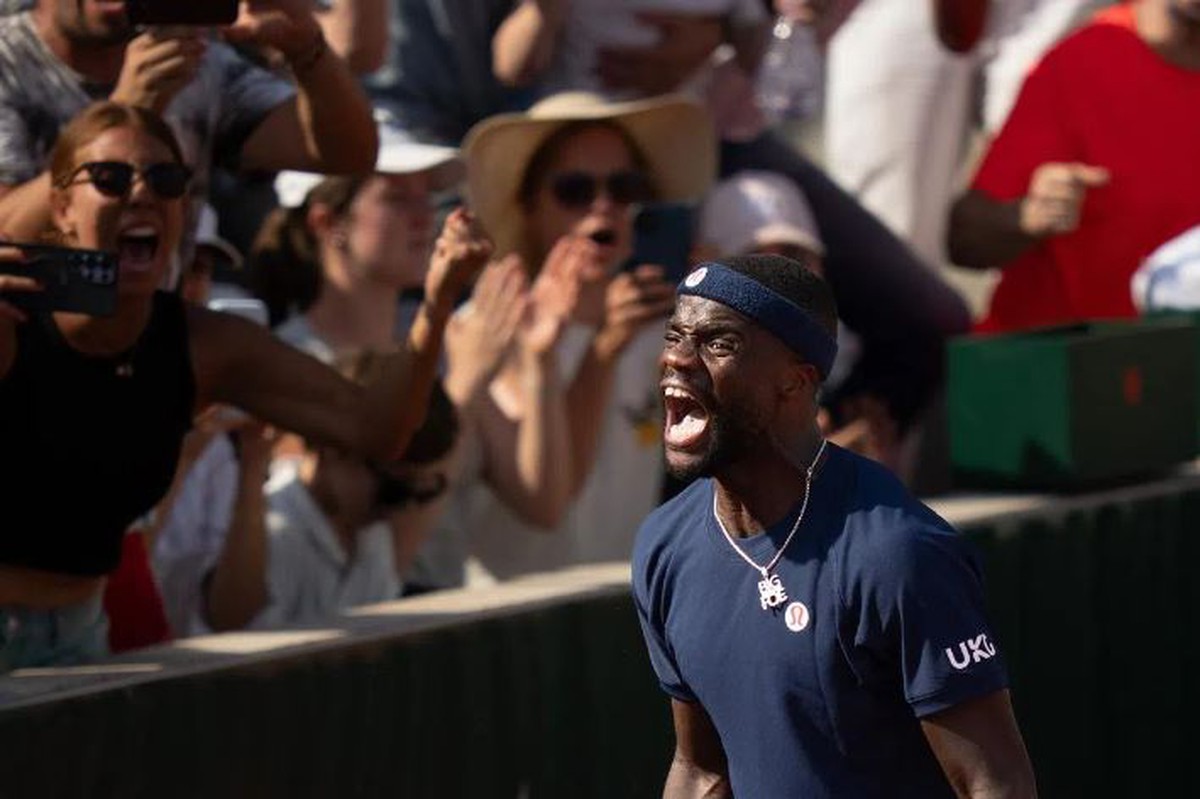 Bị 'trộm vợt' lúc ăn mừng chiến thắng ở Roland Garros, tay vợt Mỹ lên mạng kêu cứu