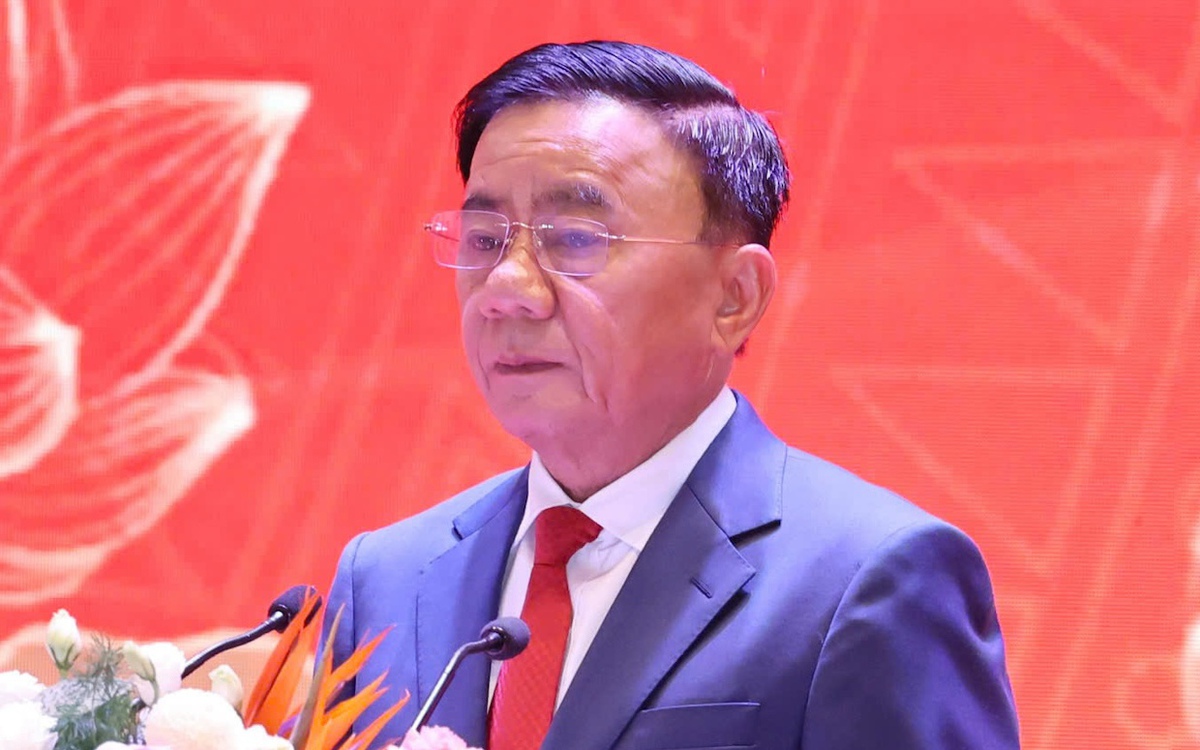 Vietnam's top official urges strict oversight to prevent power abuse