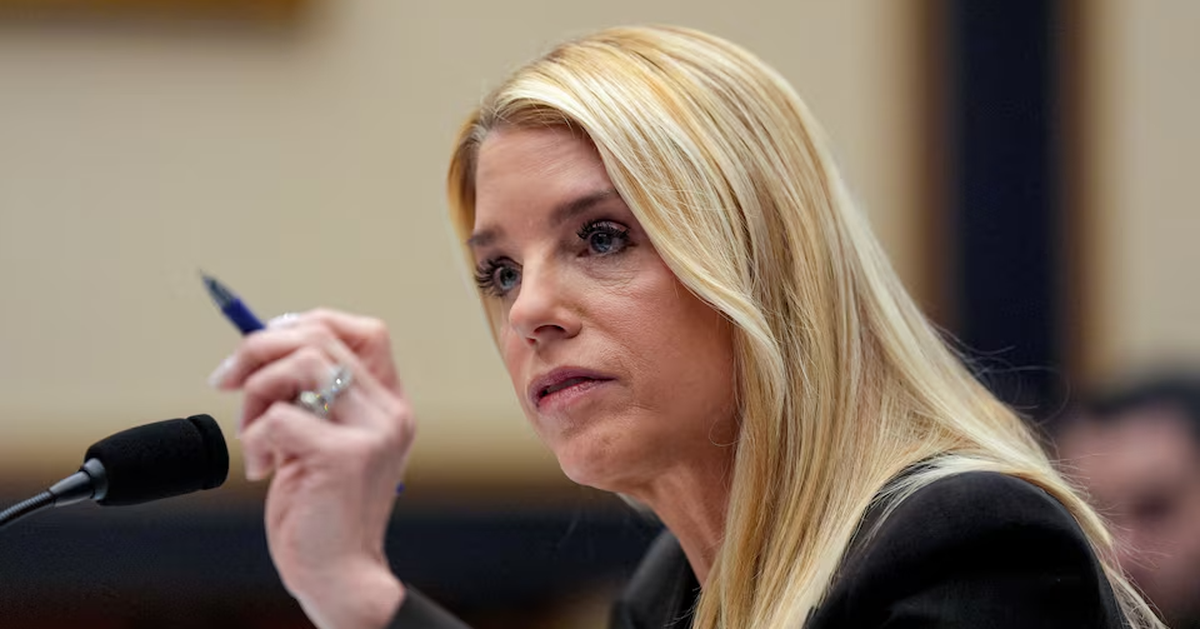 Cựu Bộ trưởng Tư pháp Mỹ Pam Bondi mắc ung thư tuyến giáp
