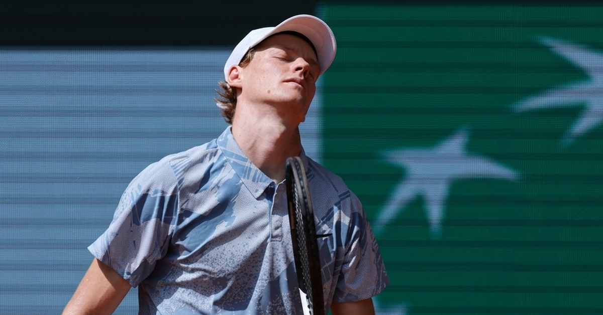 Vì sao Sinner bị loại sớm tại Roland Garros?