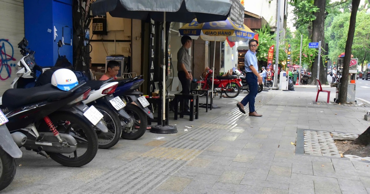 Người dân TP.HCM mong muốn sớm quy định sử dụng vỉa hè cho buôn bán