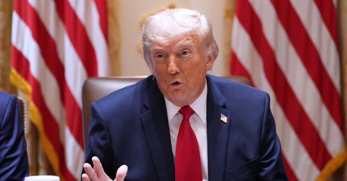 NÓNG: Ông Trump dỡ bỏ lệnh phong tỏa hải quân, ra nhiều thông báo quan trọng về Iran