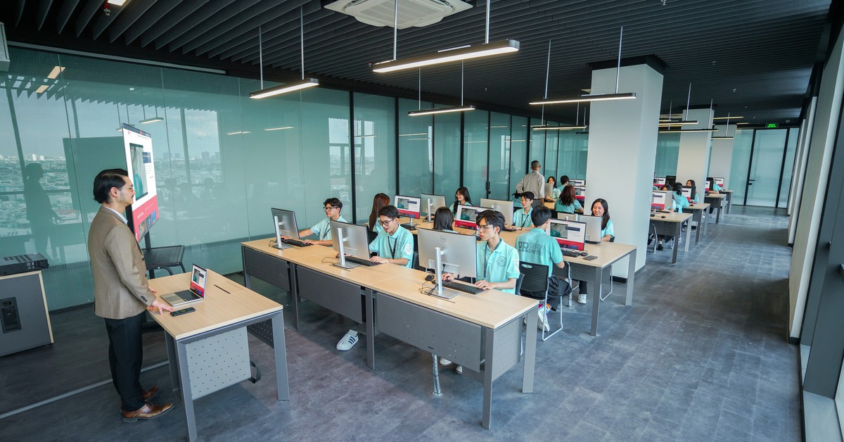 Một trường đại học cấp 300 học bổng tinh hoa, 800 triệu đồng/suất