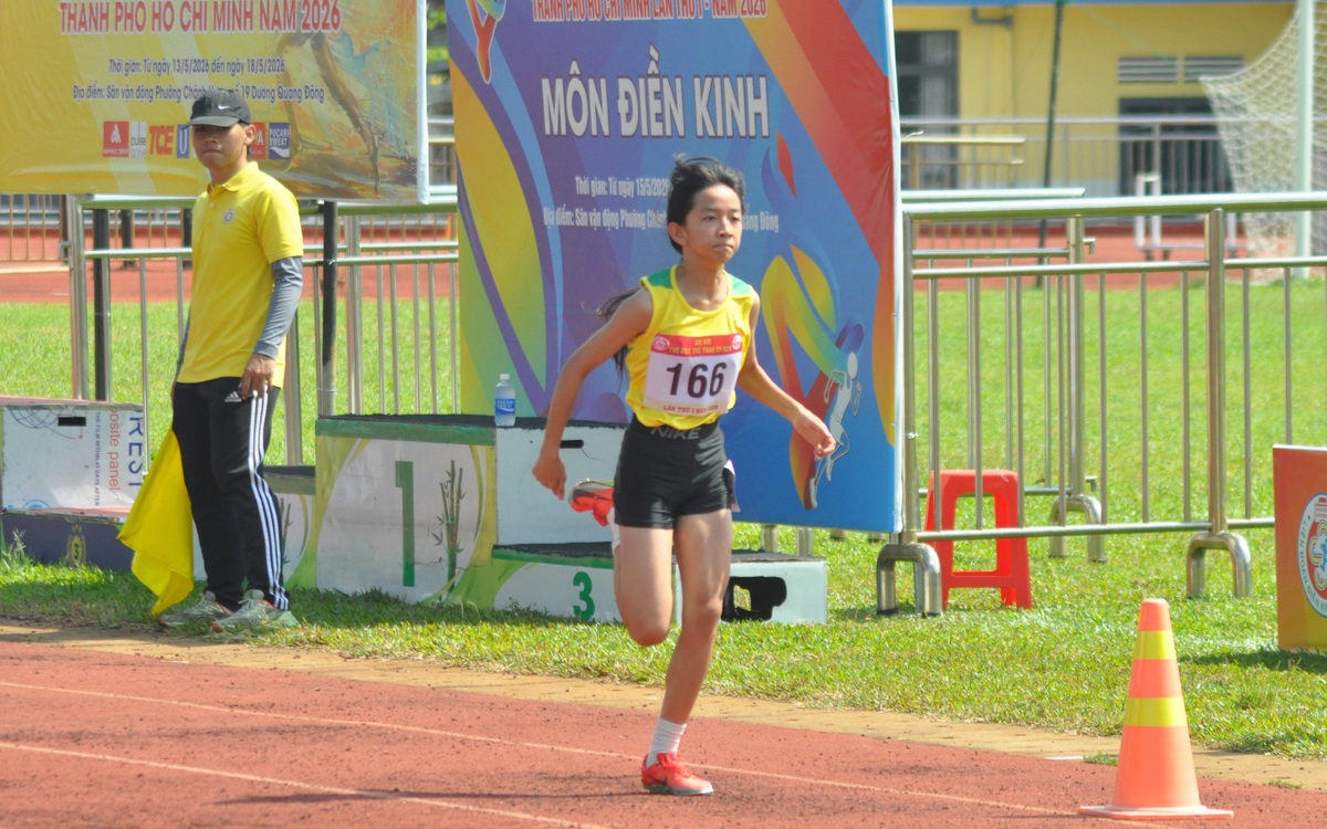 12-year-old Minh Thu shines at Ho Chi Minh City Sports Games, winning 800m gold