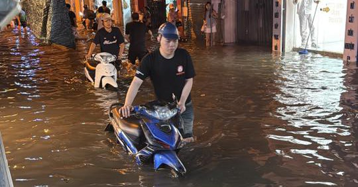 Hà Nội khả năng tiếp tục mưa rào và dông chiều tối nay
