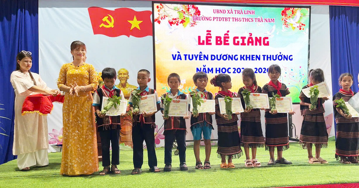 Nhà trường trao thưởng độc lạ: Tặng sâm Ngọc Linh giống cho học sinh giỏi, xuất sắc