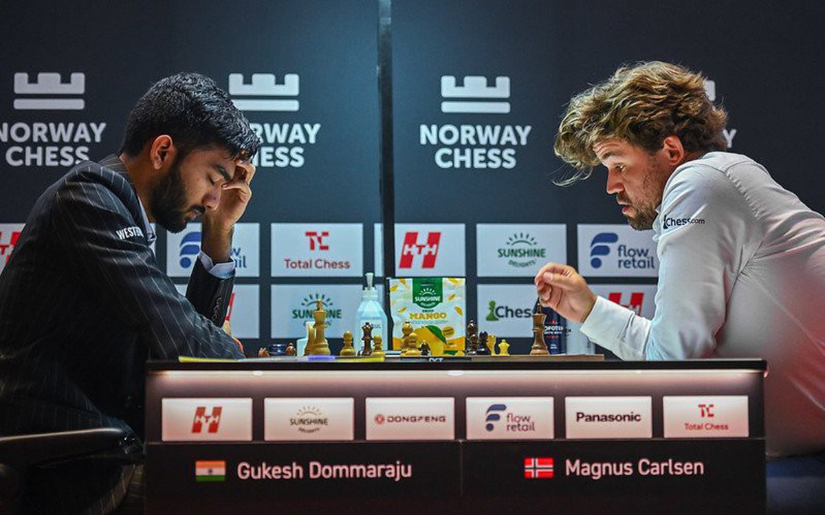 Carlsen đánh bại 'Vua cờ' Gukesh tại Giải cờ vua Na Uy