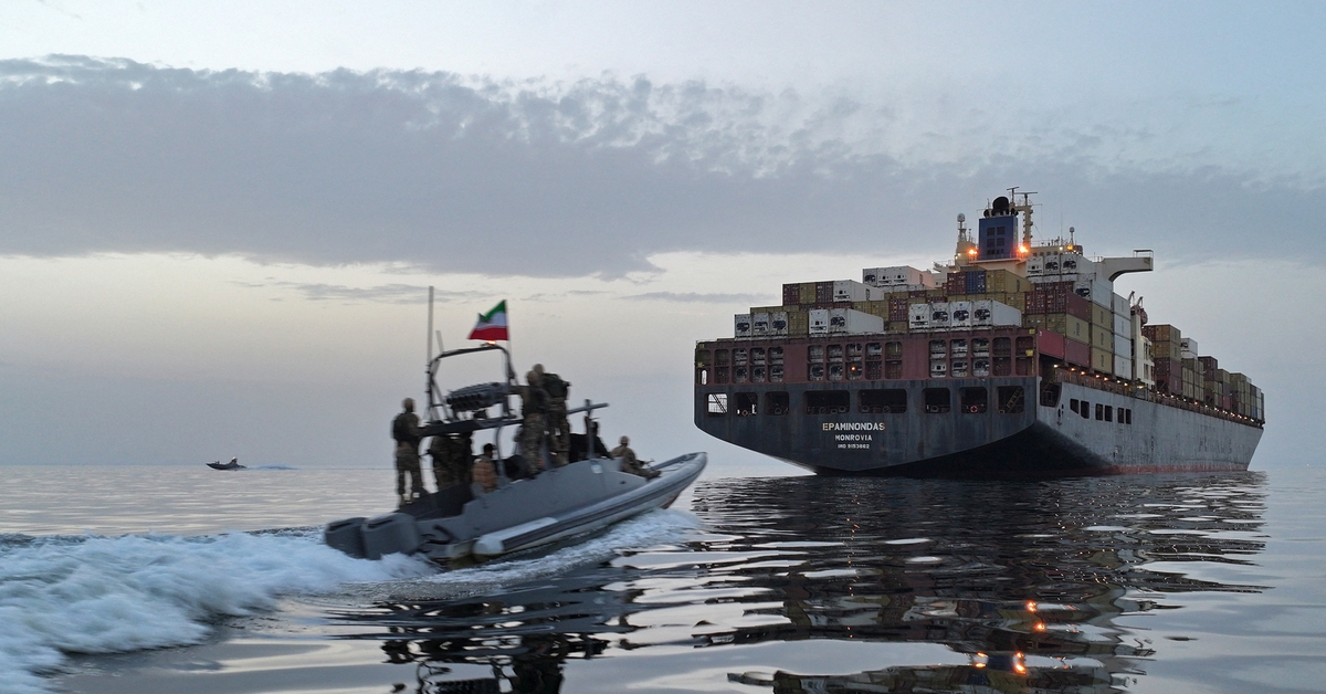 Iran cảnh báo Mỹ: Can thiệp vào Hormuz là vi phạm ngừng bắn