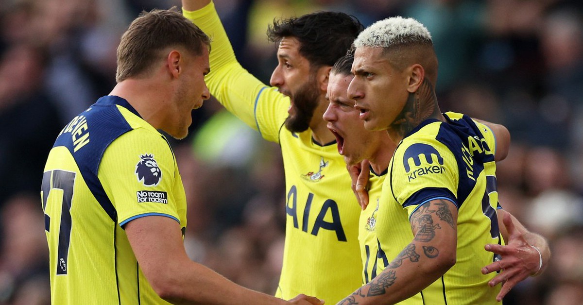 Thắng bất ngờ, Tottenham thoát khỏi nhóm rớt hạng