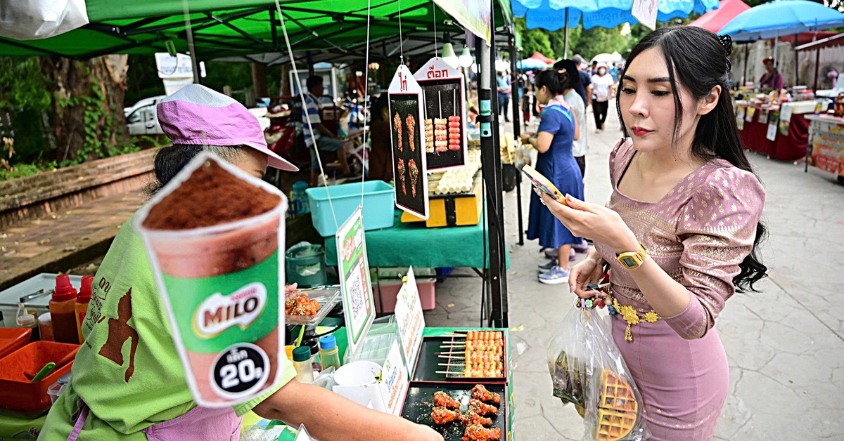 "Chạy đua" mở cửa thanh toán quốc tế
