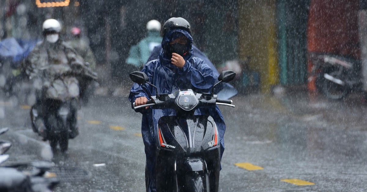 Thời tiết hôm nay 31-5: Nắng nóng quay lại Bắc Bộ, Nam Bộ mưa to