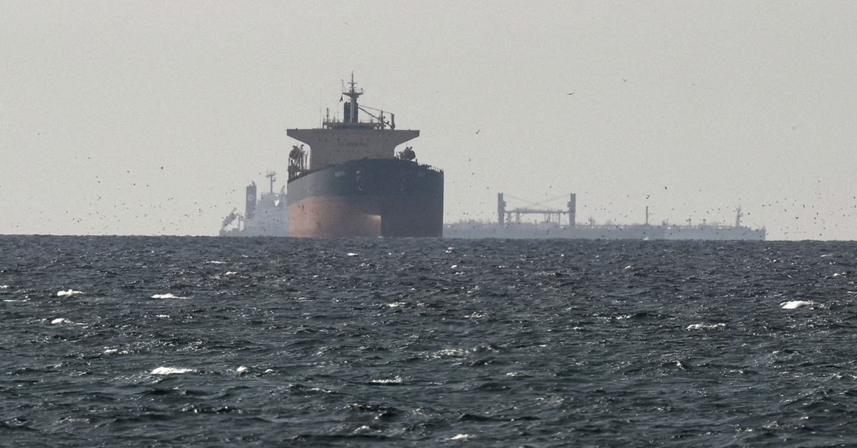 Iran nói quyết thực thi quyền kiểm soát eo biển Hormuz, dọa đáp trả nếu tàu không tuân thủ