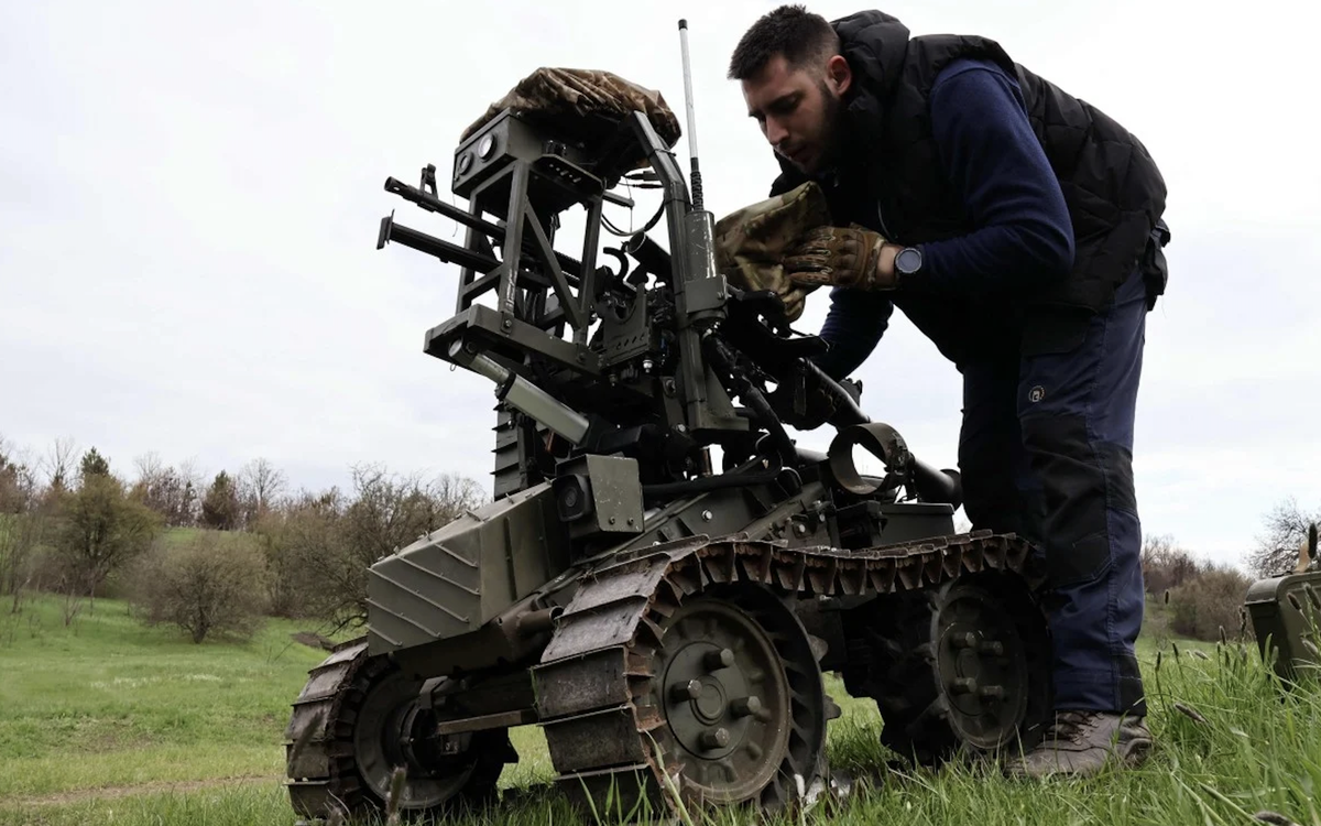 Ukraine đạt lợi thế trên chiến trường nhờ robot, drone và xe tăng điều khiển từ xa