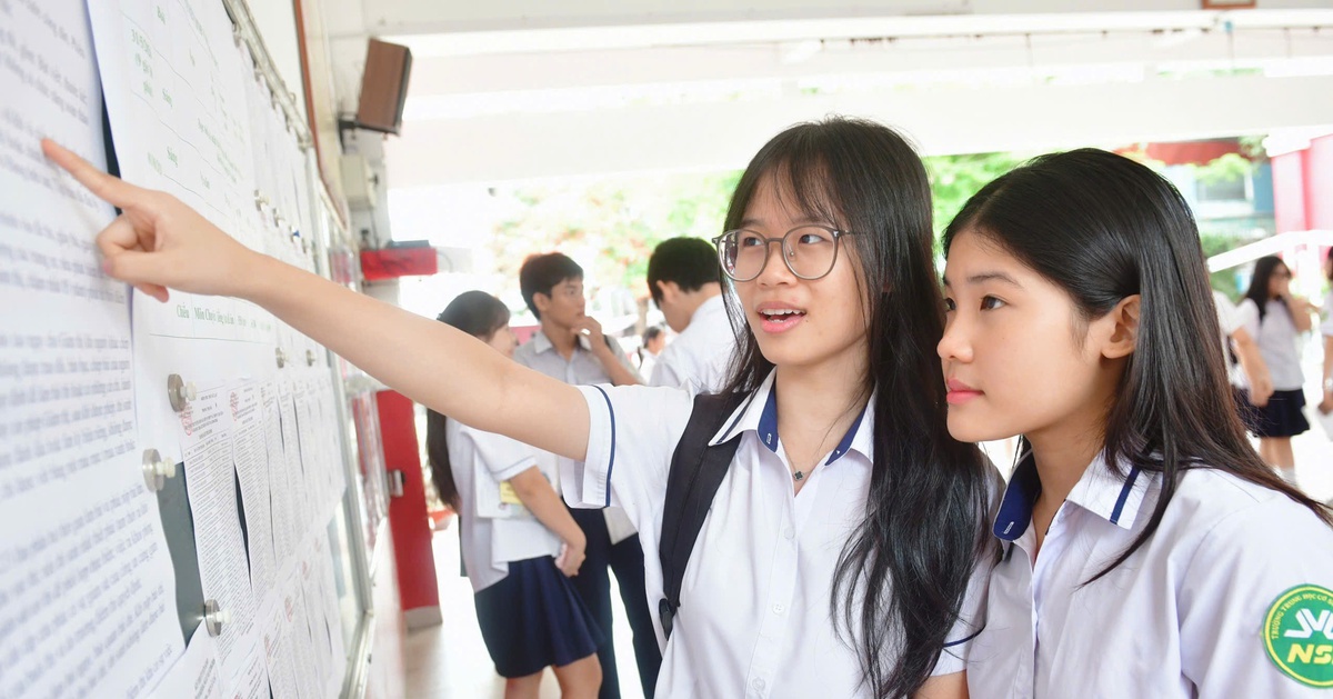 Hơn 150.000 học sinh TP.HCM làm thủ tục thi lớp 10