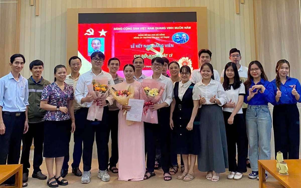 Ban Bí thư hướng dẫn mới về thẩm tra lý lịch người vào Đảng, bổ sung Huy hiệu 35, 95 năm tuổi Đảng