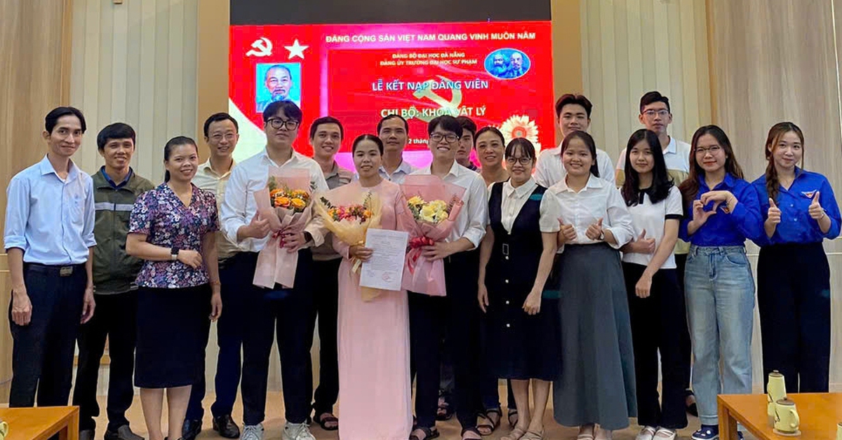 Ban Bí thư hướng dẫn mới về thẩm tra lý lịch người vào Đảng, bổ sung Huy hiệu 35, 95 năm tuổi Đảng