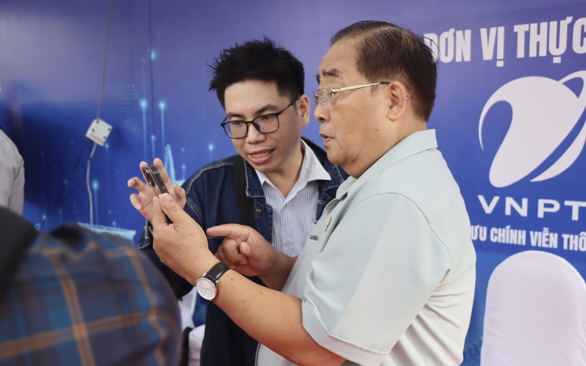 100% phường, xã, đặc khu TP.HCM có đội hình 'Mùa hè số' hỗ trợ người dân
