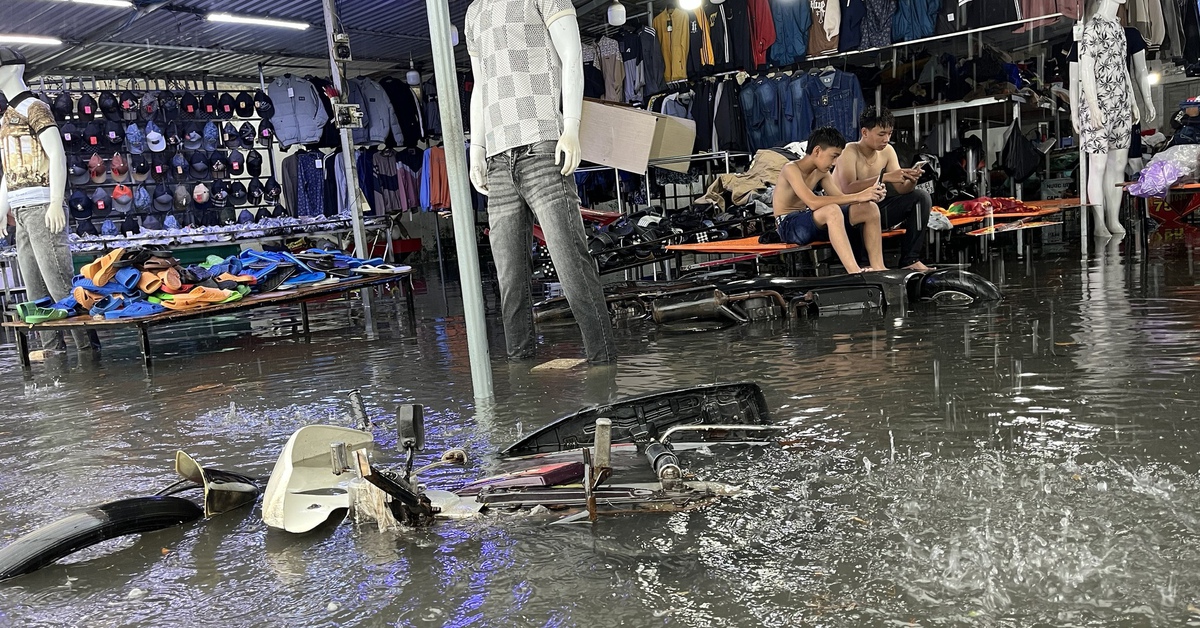 Mưa lớn, ngập nhiều nơi ở Nha Trang