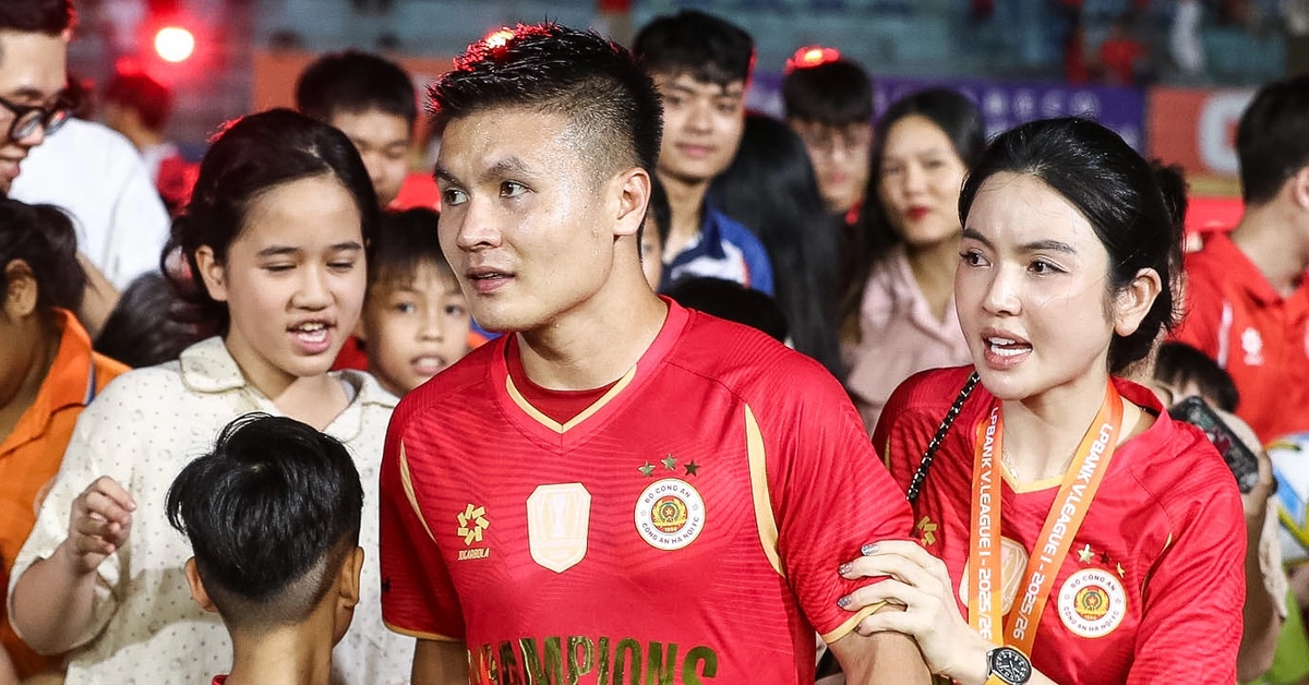 Vợ Văn Hậu, Quang Hải, Văn Thanh chia vui cùng CLB Công An Hà Nội trong ngày đăng quang V-League