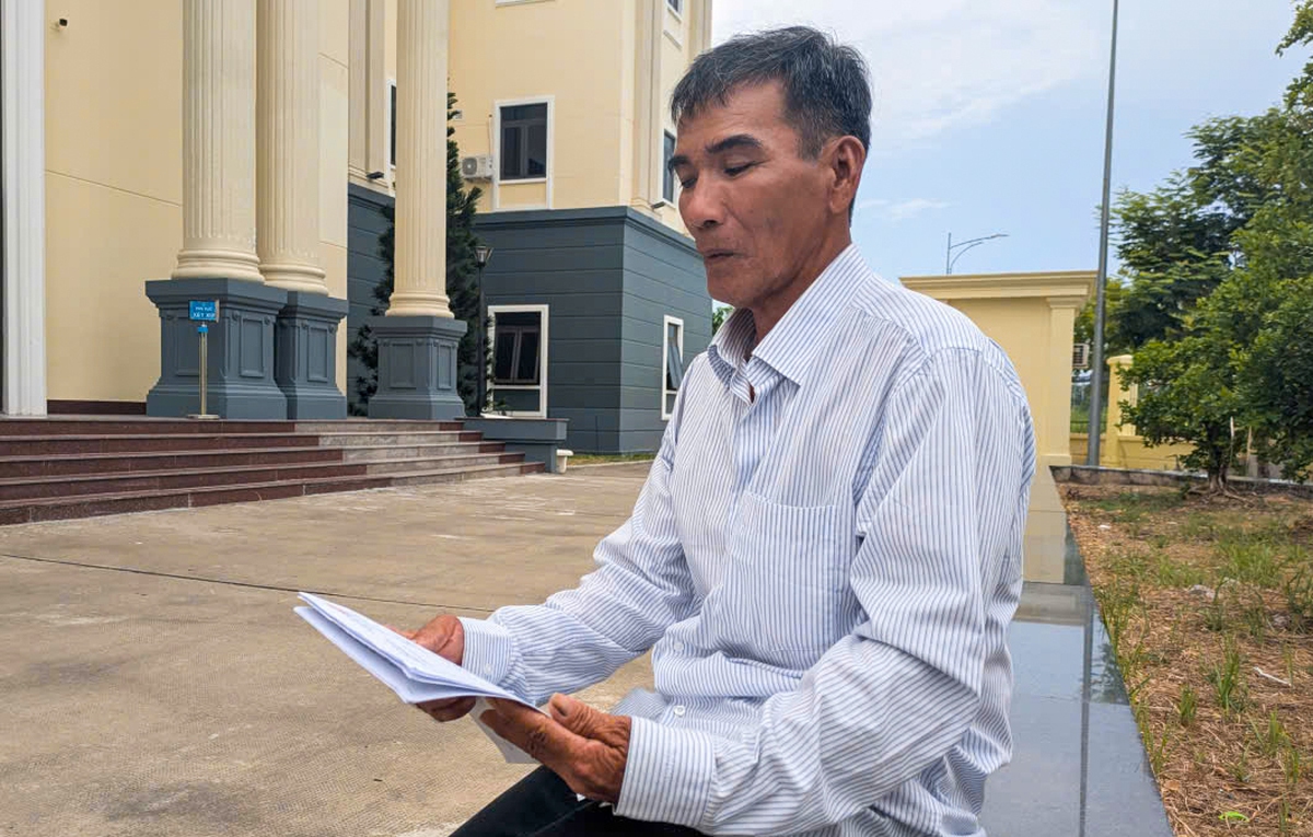 Đất đang thẳng bị hàng xóm 'lấn lõm bụng', người mất đất không chịu mức án của tòa