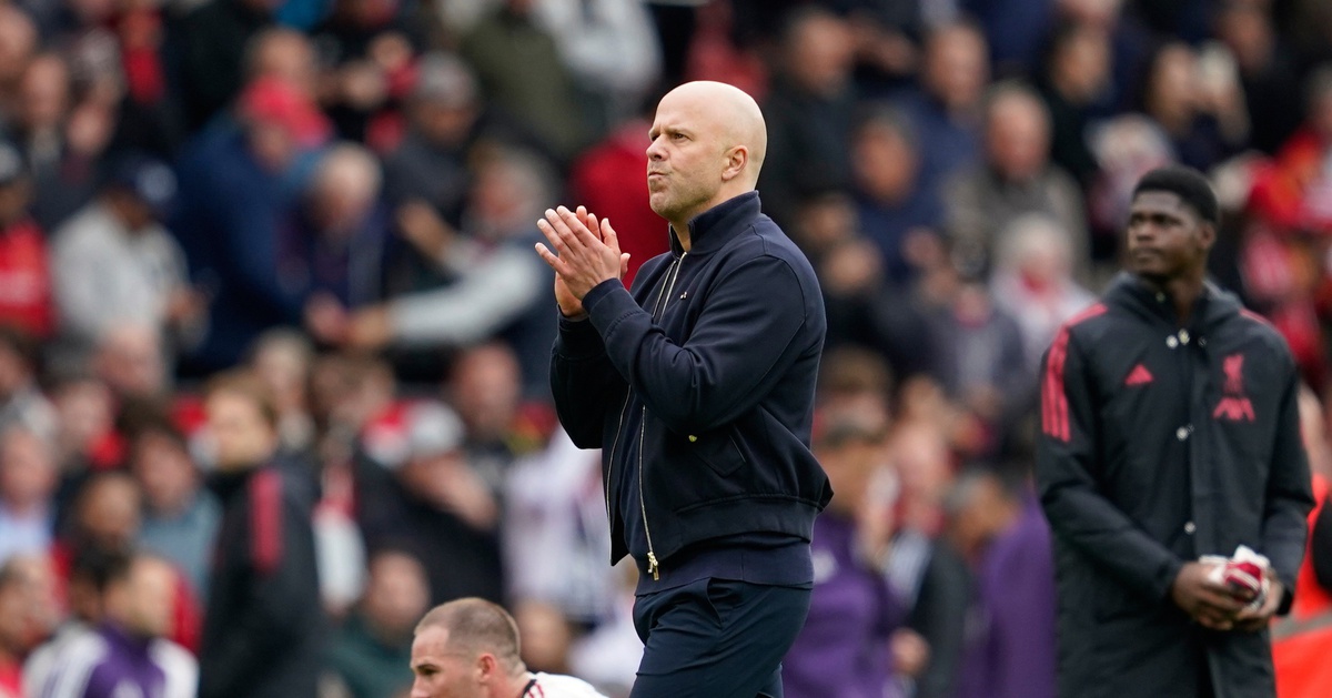 Đá thua Man United, HLV Arne Slot chỉ trích trọng tài