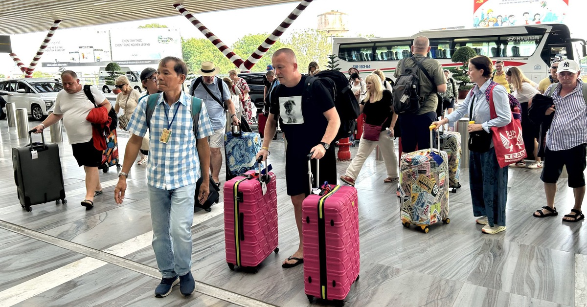 Hàng không 'bội thu' dịp lễ 30-4 và 1-5 nhờ khách quốc tế