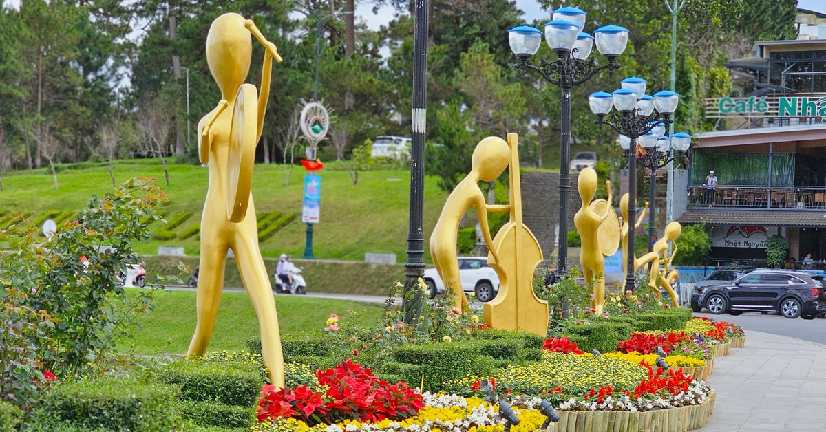 Festival Hoa Đà Lạt diễn ra cả ở Phan Thiết, Gia Nghĩa