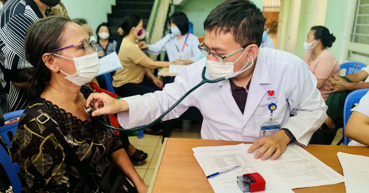 Thủ tướng: Từ năm 2026 khám sức khỏe định kỳ, khám sàng lọc miễn phí cho toàn dân