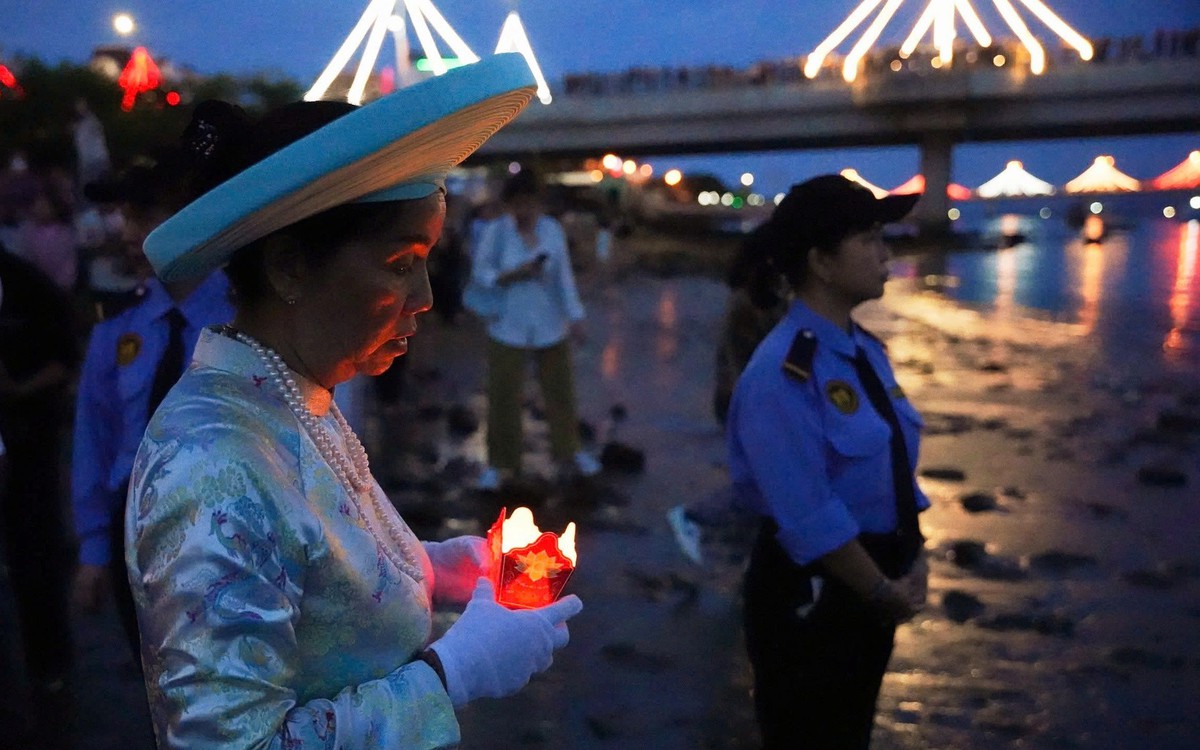 Lung linh lễ hội Tháp Bà Ponagar trong đêm