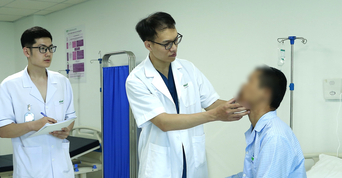 Xô xát trong nhà, em họ cắn đứt môi anh