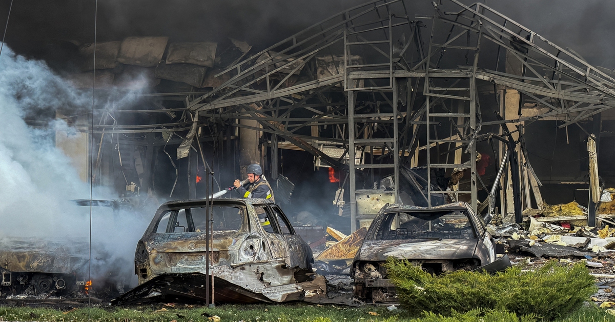 Ukraine phóng hàng trăm drone vào Nga sau khi bị đe dọa