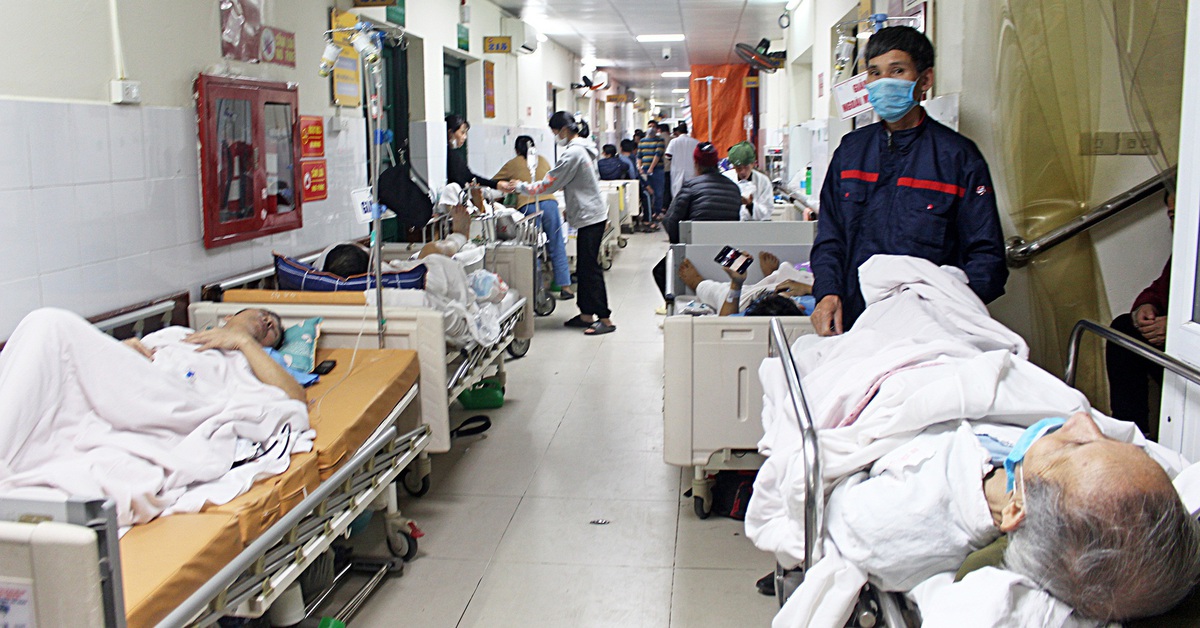 Bệnh viện đã quá tải, lại gặp khó vì bảo hiểm y tế 'treo' tiền giường