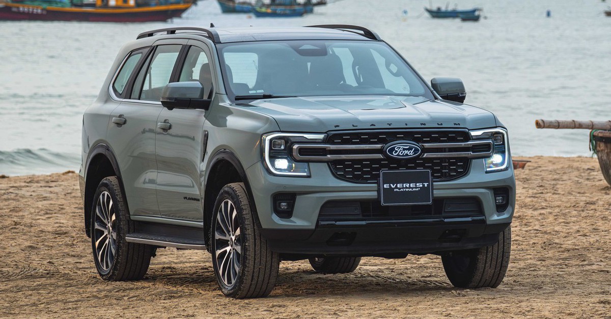 Ford Everest 2026 ra mắt Việt Nam: Thêm bản mới giá 1,629 tỉ đồng, động cơ 300 mã lực