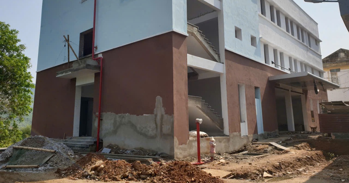 Khu khám chữa bệnh chậm tiến độ, bệnh viện vùng cao Mường Lát gặp khó