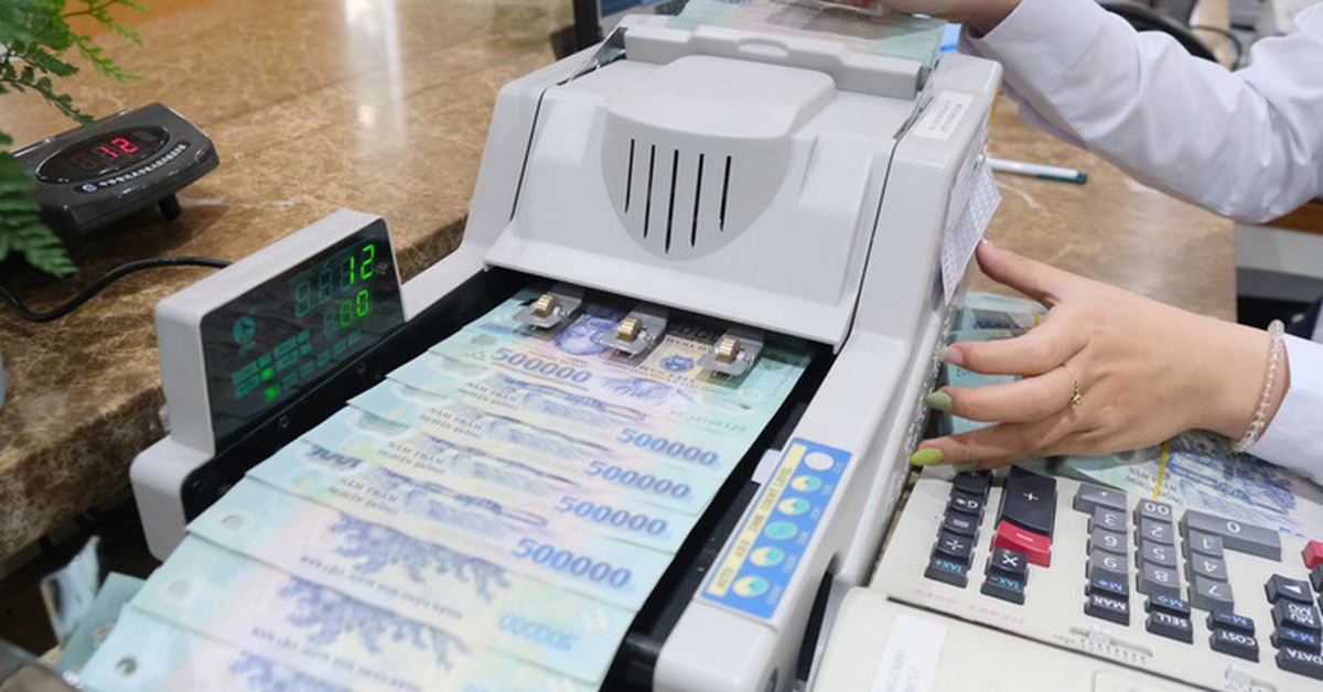 Đọc nhanh 7-5: Giá dầu lao dốc, chứng khoán Mỹ tăng vọt, lãi suất liên ngân hàng trong nước vượt 7%