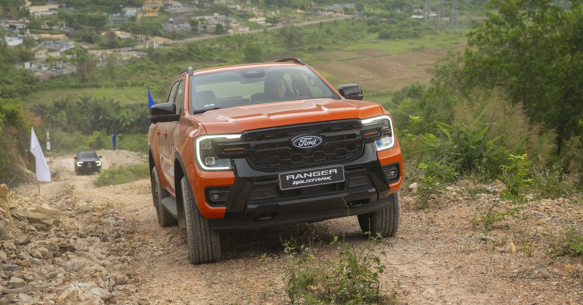 Ford Ranger Wildtrak 2026 ra mắt Việt Nam: Giá 1,093 tỉ, động cơ V6 mới mạnh hơn Hilux