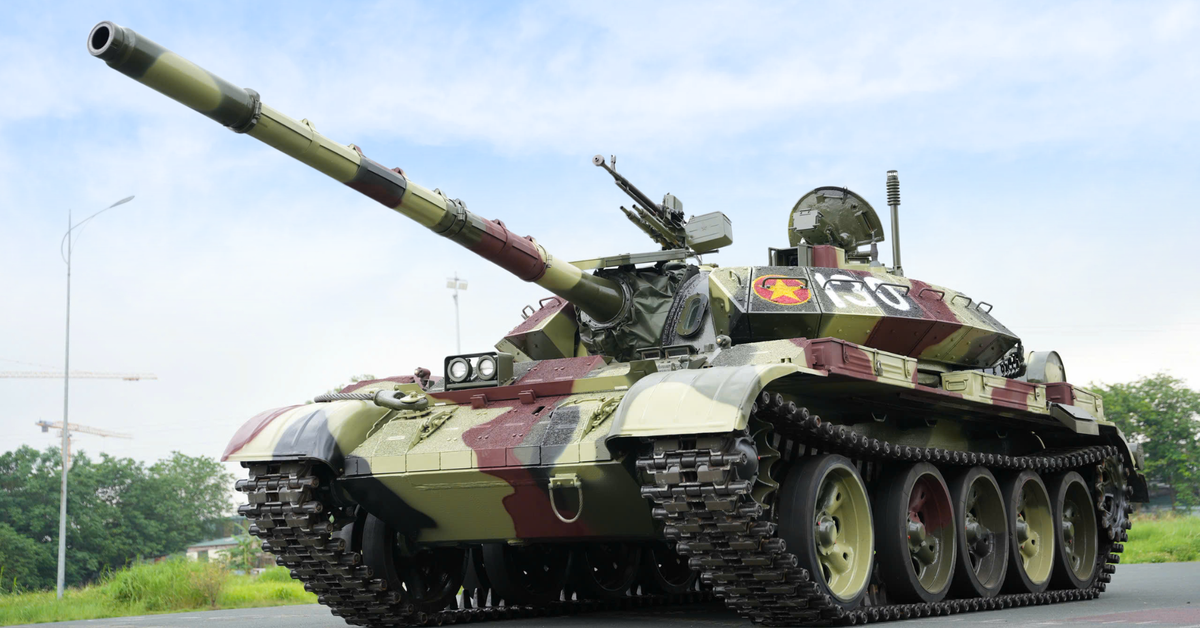 Xe tăng T-54B xuất hiện tại Mỹ Đình để tái hiện lịch sử trong concert