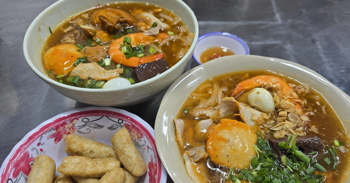 Bánh canh cua Dũng Râu 45.000 đồng một tô mà ú nụ 6 loại topping