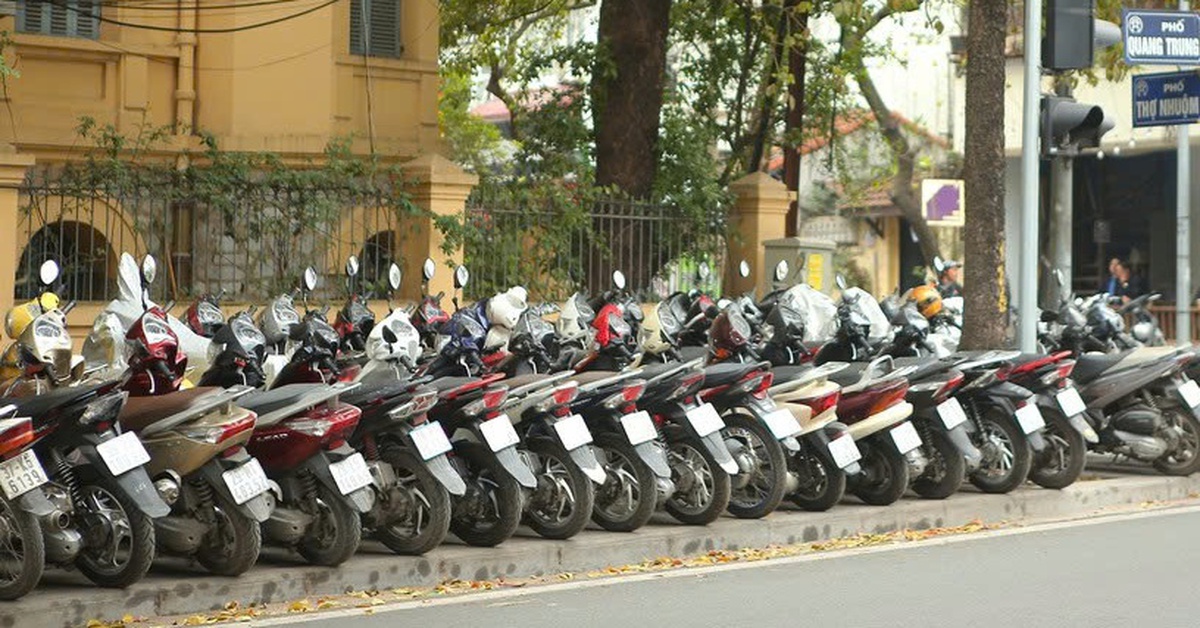Hà Nội tính thu phí tối đa tới 400.000 đồng/m² vỉa hè, lòng đường làm nơi trông giữ ô tô